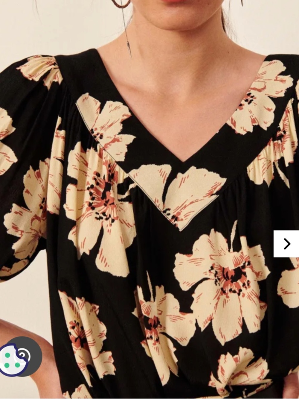 Ba&Sh Kea Floral Top (French brand)
V-neckline, 3/4 sleeves Excellent condition!